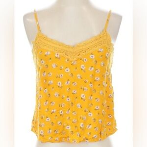 Women’s Juniors Hollister cropped floral lace cami Size Medium